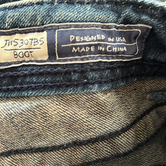 Miss Me jeans cropped fringe bottom jeans Size 31 - Picture 8 of 9